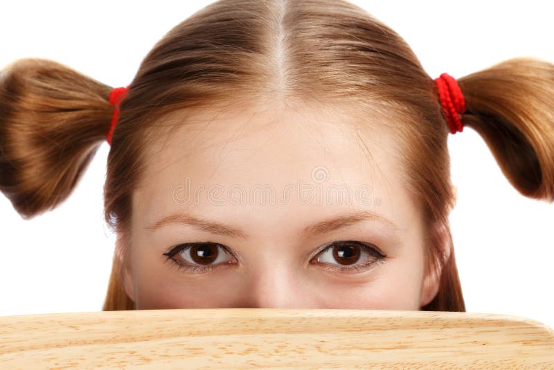 Piękna żeńska twarz z śmiesznymi ponytails wiązał czerwonym scrunchie obraz stock Piękna żeńska twarz z śmiesznymi ponytails wiązał czerwonym scrunchie obraz stock