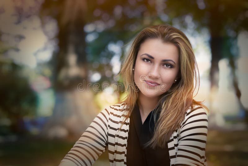 piękne portret kobiety young fotografia stock piękne portret kobiety young fotografia stock