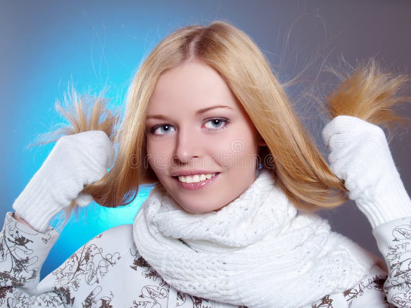 pięknej dziewczyny roześmiana portreta zima obrazy royalty free pięknej dziewczyny roześmiana portreta zima obrazy royalty free