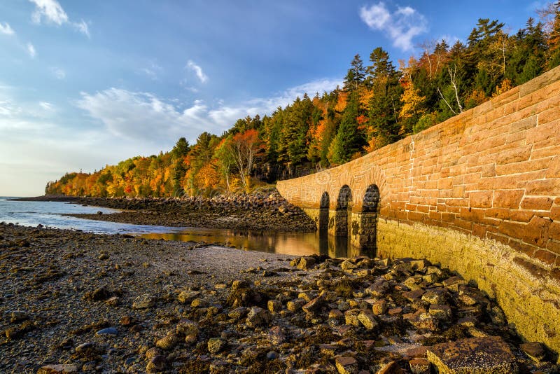 Piękni spadków kolory Acadia park narodowy w Maine obrazy stock Piękni spadków kolory Acadia park narodowy w Maine obrazy stock