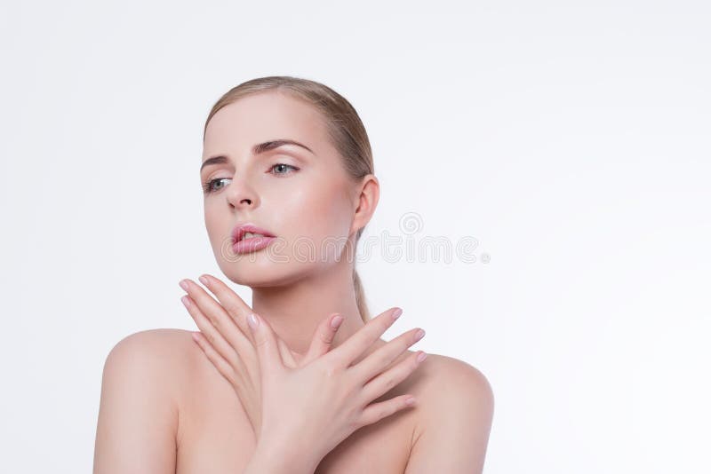 20 piękno wieka portreta wystawy retrospektywnej przeglądu s kobieta xx Piękna zdroju modela dziewczyna z perfect Świeżą Czystą s zdjęcia royalty free 20 piękno wieka portreta wystawy retrospektywnej przeglądu s kobieta xx Piękna zdroju modela dziewczyna z perfect Świeżą Czystą s zdjęcia royalty free