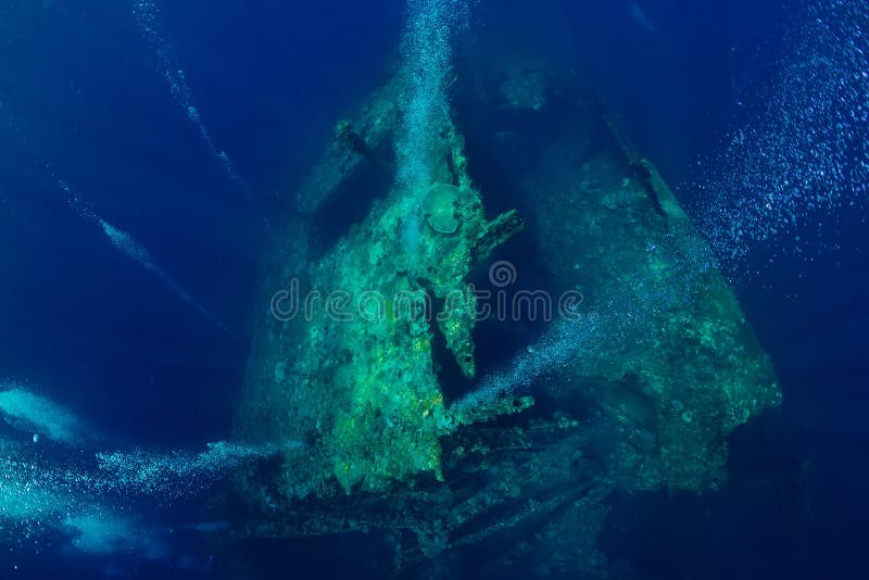 Piękny podwodny świat z bąblami przy USS swobody shipwreck zdjęcia stock Piękny podwodny świat z bąblami przy USS swobody shipwreck zdjęcia stock