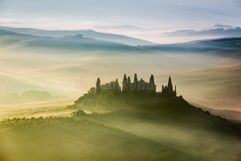 Piękny wschód słońca w San Quirico d'Orcia zdjęcie royalty free Piękny wschód słońca w San Quirico d'Orcia zdjęcie royalty free