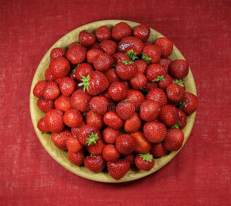 Plaat van verse strawberies Vitaminen, dieet, gezondheid royalty-vrije stock afbeelding Plaat van verse strawberies Vitaminen, dieet, gezondheid royalty-vrije stock afbeelding