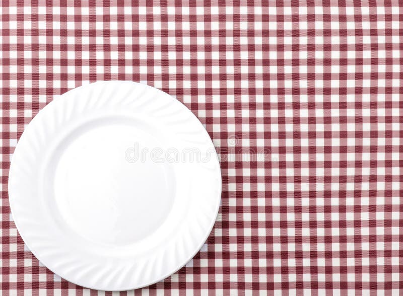 Placa branca na toalha de mesa quadriculado vermelha e branca Backgro da tela foto de stock Placa branca na toalha de mesa quadriculado vermelha e branca Backgro da tela foto de stock