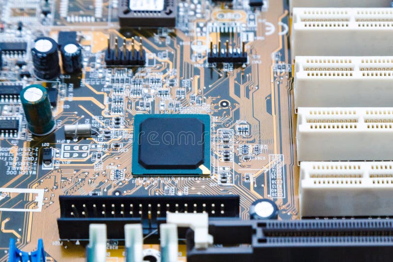 Placa eletr?nica do PC com componentes el?tricos imagens de stock Placa eletr?nica do PC com componentes el?tricos imagens de stock