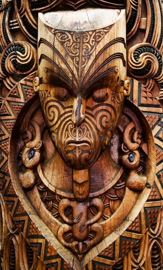 Placa maori cinzelada