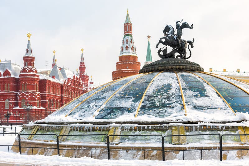 Place de Manege ou de Manezhnaya près de Moscou Kremlin en hiver, Russie