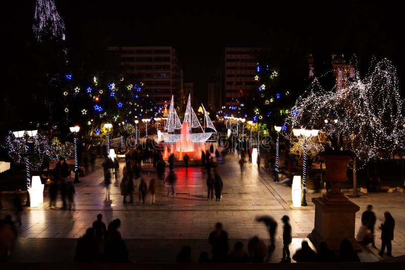 Place de syntagme pendant la nuit de Noël à Athènes photo stock Place de syntagme pendant la nuit de Noël à Athènes photo stock