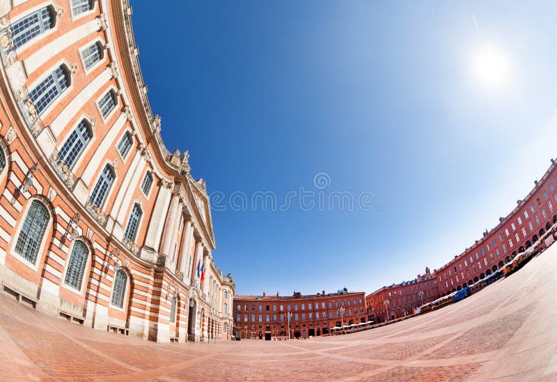 Place du Capitole y ayuntamiento de Toulouse fotografía de archivo libre de regalías Place du Capitole y ayuntamiento de Toulouse fotografía de archivo libre de regalías