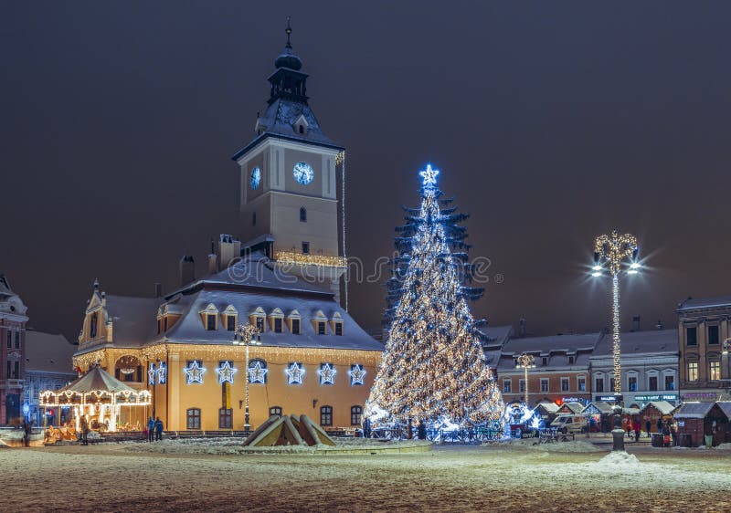 Place du Conseil sur Noël, Brasov, Roumanie photographie stock libre de droits Place du Conseil sur Noël, Brasov, Roumanie photographie stock libre de droits