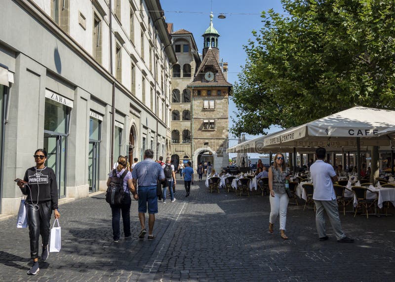 Place du Molard royaltyfri bild Place du Molard royaltyfri bild