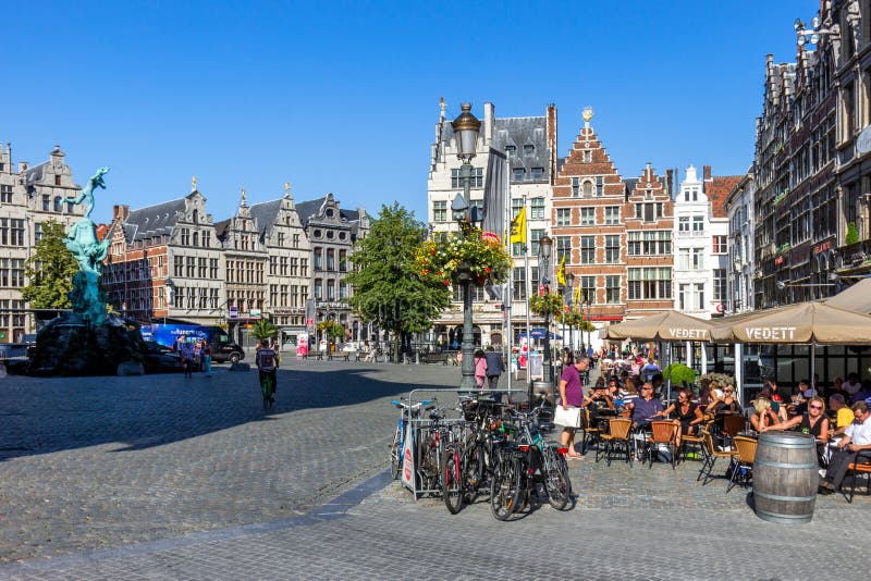 Place Grote Markt dans le centre historique d'Anvers photographie stock