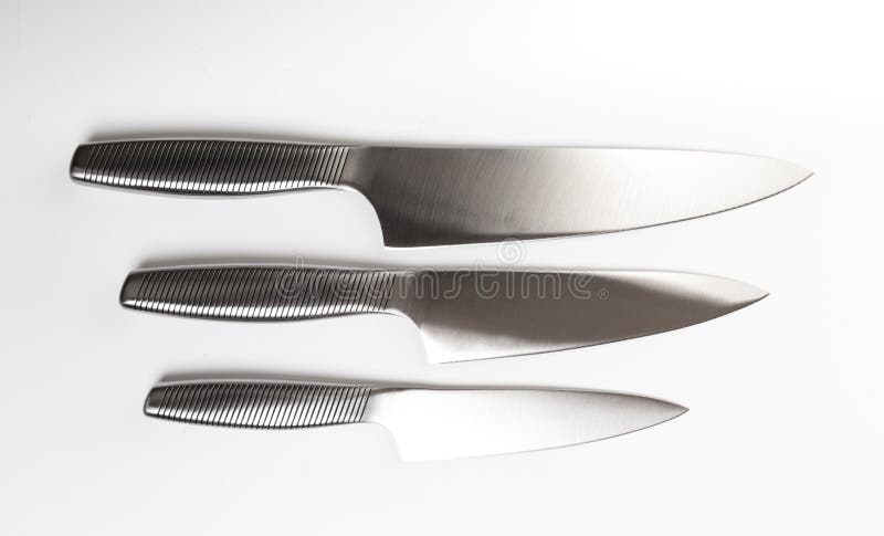 Placez des couteaux de cuisine en acier sur le fond blanc photo stock Placez des couteaux de cuisine en acier sur le fond blanc photo stock