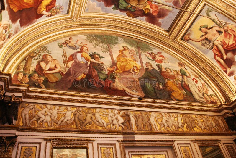 Plafond décoré avec des fresques dans le musée Palazzo Te à Mantova, Italie