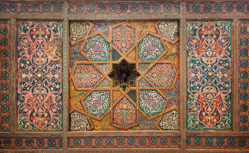 Plafond en bois, ornements orientaux de Khiva photos libres de droits Plafond en bois, ornements orientaux de Khiva photos libres de droits