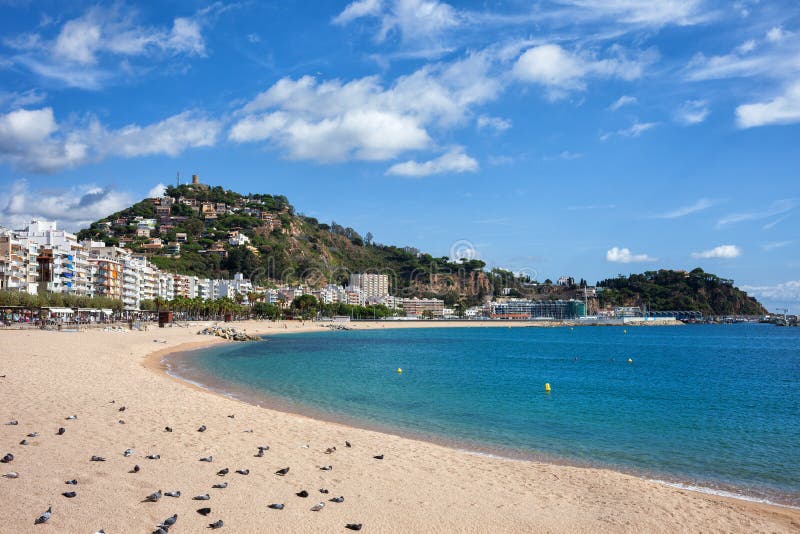 Plage Dans La Ville De Blanes En Espagne Image stock ...