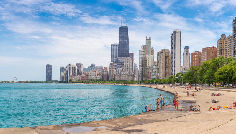 Plage de Chicago un jour chaud d'été Plage de Chicago un jour chaud d'été