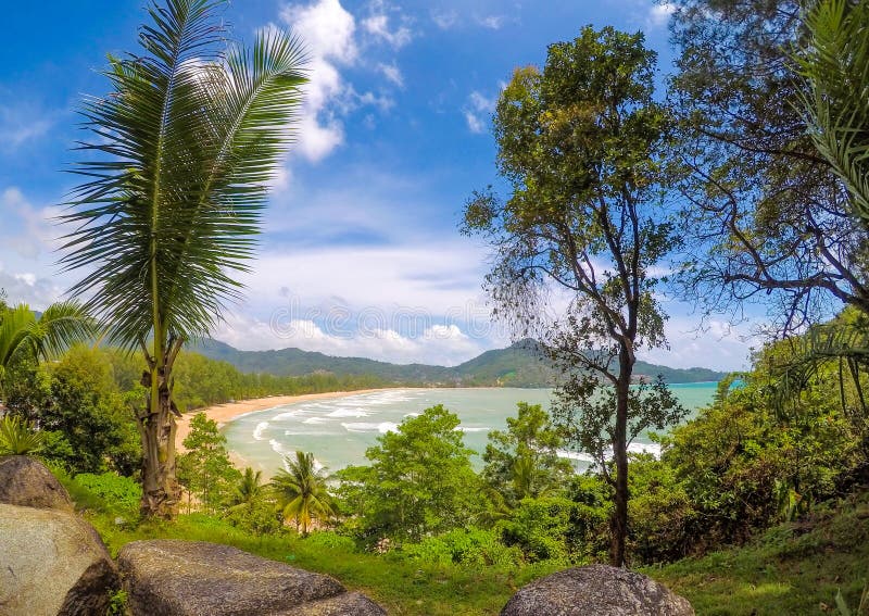 Plage de Kamala vue d'en haut photo libre de droits