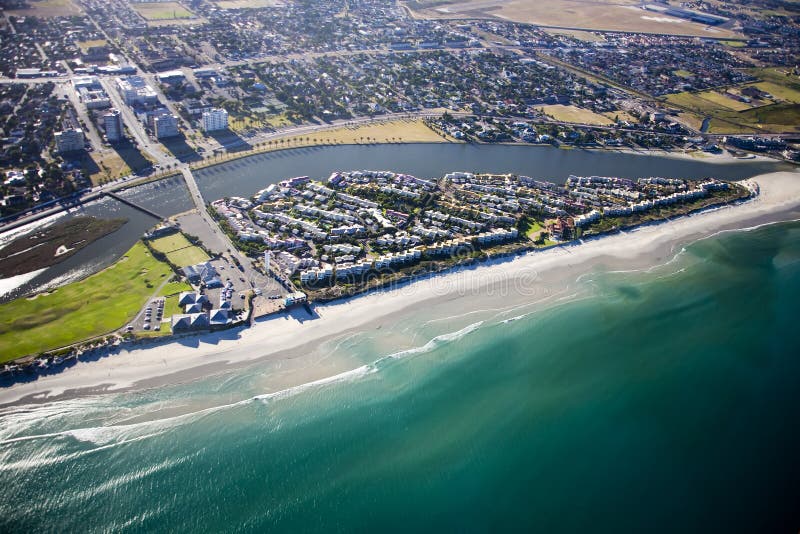 Vue aérienne de la plage et du lagon de Milnerton photo libre de droits