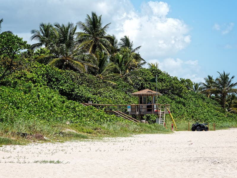 Plage de Post South Florida de maître nageur image stock Plage de Post South Florida de maître nageur image stock