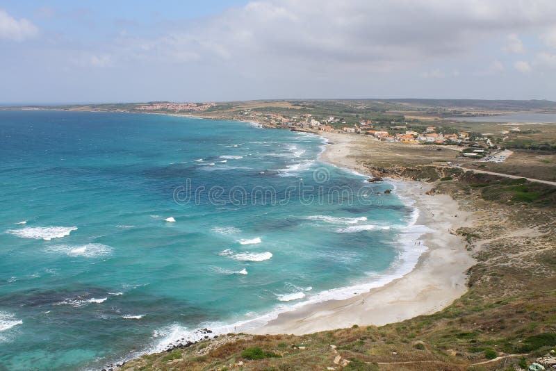 Plage de San Giovanni di Sinis du haut de tour du ` s de San Giovanni en Sardaigne Italie photos libres de droits Plage de San Giovanni di Sinis du haut de tour du ` s de San Giovanni en Sardaigne Italie photos libres de droits