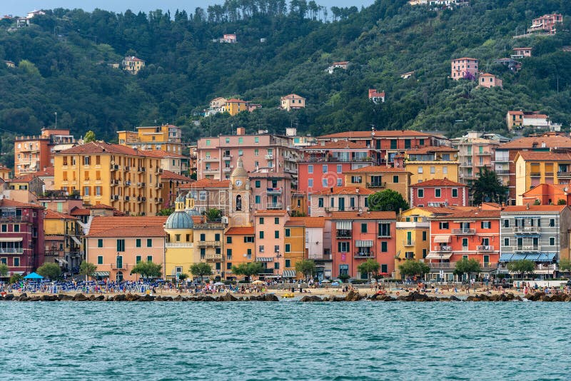 Plage de San Terenzo près de Lerici Ligurie Italie images libres de droits