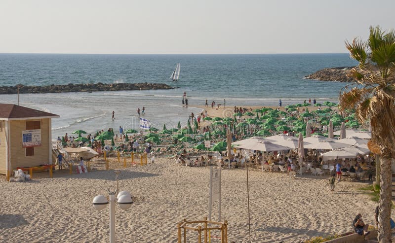Plage de ville dans le téléphone Aviv Israel images libres de droits Plage de ville dans le téléphone Aviv Israel images libres de droits
