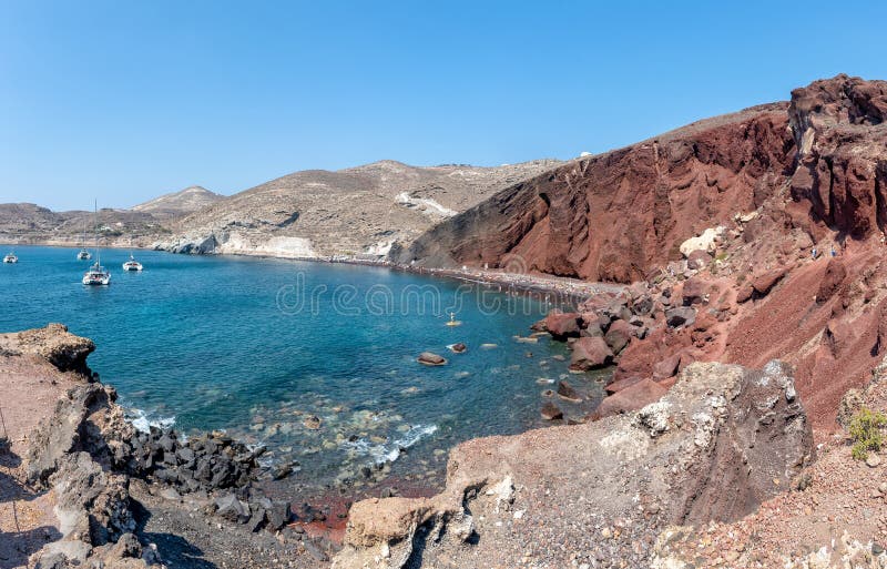 Vue de plage rouge d'Akrotiri - île de Santorini Cyclades - mer Égée - Grèce