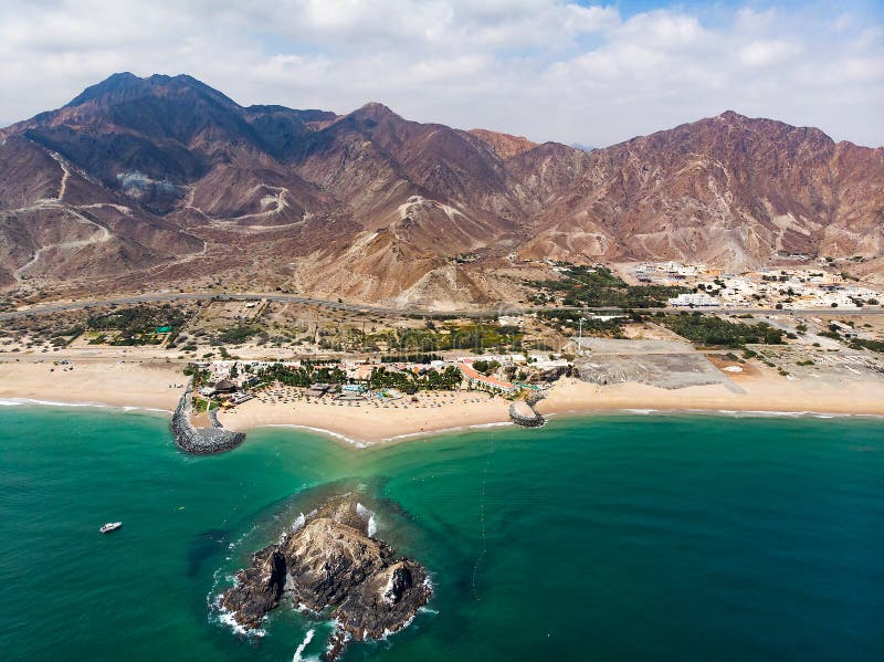 Plage sablonneuse du Foudjairah aux Emirats Arabes Unis photo libre de droits Plage sablonneuse du Foudjairah aux Emirats Arabes Unis photo libre de droits