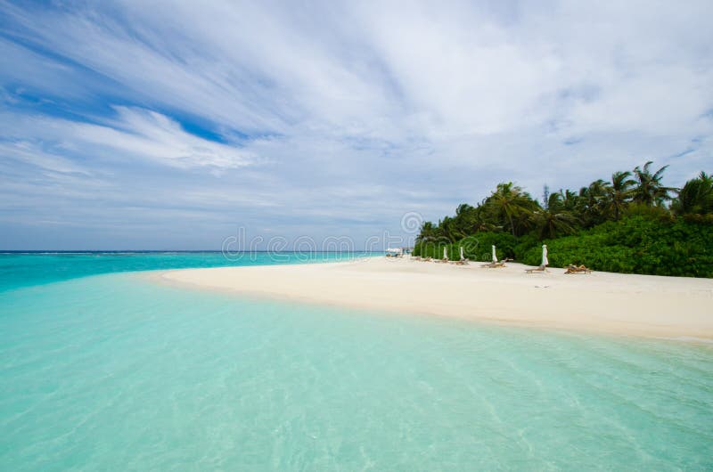 Plage tropicale chez les Maldives image stock Plage tropicale chez les Maldives image stock
