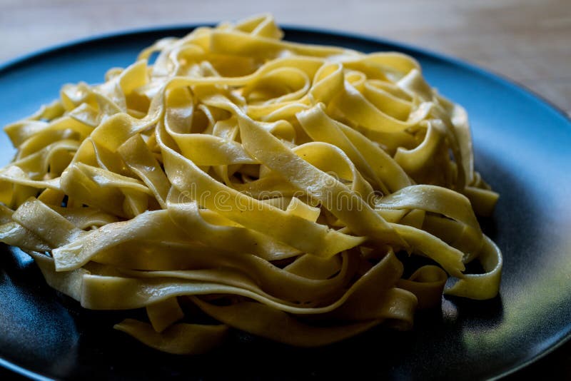 Plain Tagliatelle Pasta in Black Plate. Stock Image Image of cheese, food 98672223