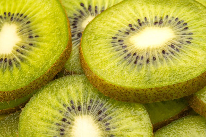 Plakken van kiwifruit royalty-vrije stock foto's Plakken van kiwifruit royalty-vrije stock foto's
