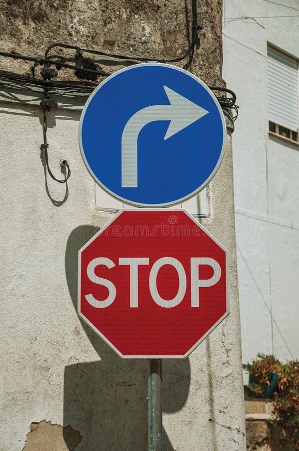 Pas D Arret Des Feux Stop Jolie Femme Afro Americaine Contrariee Mechante Avec La Face Afro De Couverture De Decote Du Projecteu Photo Stock Image Du Disagree Adulte Pas D Arret Des Feux Stop Jolie Femme Afro Americaine Contrariee Mechante Avec La Face Afro De Couverture De Decote Du Projecteu Photo Stock Image Du Disagree Adulte