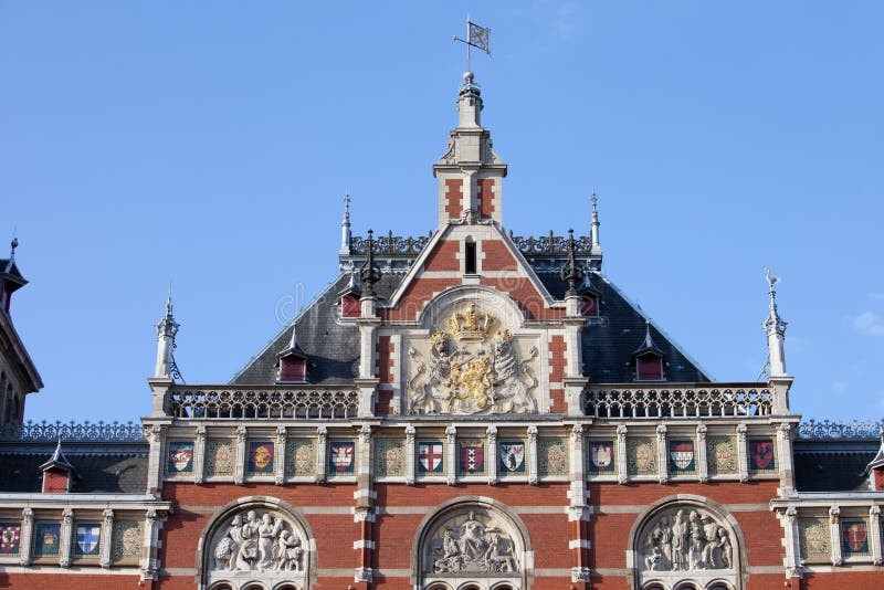 Plan rapproché central de dessus de toit de station d'Amsterdam photographie stock libre de droits Plan rapproché central de dessus de toit de station d'Amsterdam photographie stock libre de droits