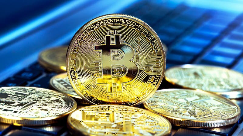 Plan rapproché d'or de Bitcoins photo libre de droits