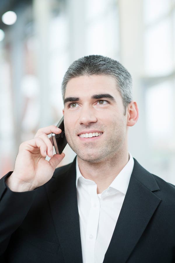 Plan rapproché d'homme d'affaires au téléphone portable photos stock Plan rapproché d'homme d'affaires au téléphone portable photos stock