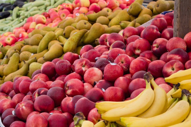 Plan rapproché de marché de fruit - plan rapproché de beaucoup de fruits