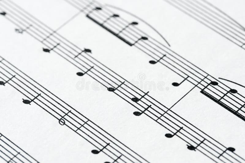 Plan rapproché des notes musicales sur un livre photographie stock libre de droits Plan rapproché des notes musicales sur un livre photographie stock libre de droits