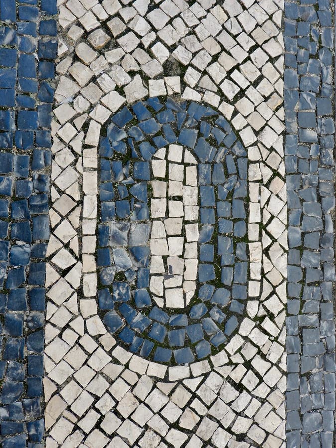 Muro de pedra branca com simbologia local em campo de criptana castilla la  mancha espanha