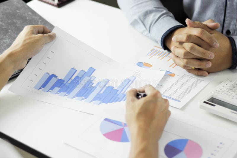 Planeamiento de la contabilidad, gestión de inversiones, encontrando a consultores, estudio de la gestión, presentación de ideas imágenes de archivo libres de regalías Planeamiento de la contabilidad, gestión de inversiones, encontrando a consultores, estudio de la gestión, presentación de ideas imágenes de archivo libres de regalías