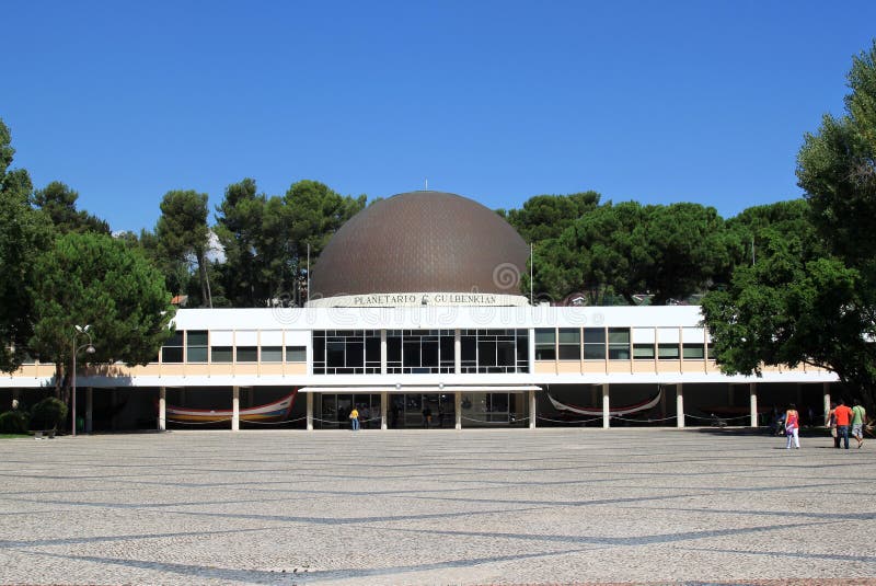 Planetario de Calouste Gulbenkian, Belem, Lisboa imágenes de archivo libres de regalías Planetario de Calouste Gulbenkian, Belem, Lisboa imágenes de archivo libres de regalías