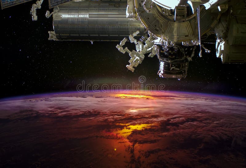 Planetjord från yttre rymden och rymdskeppet över arkivfoton Planetjord från yttre rymden och rymdskeppet över arkivfoton
