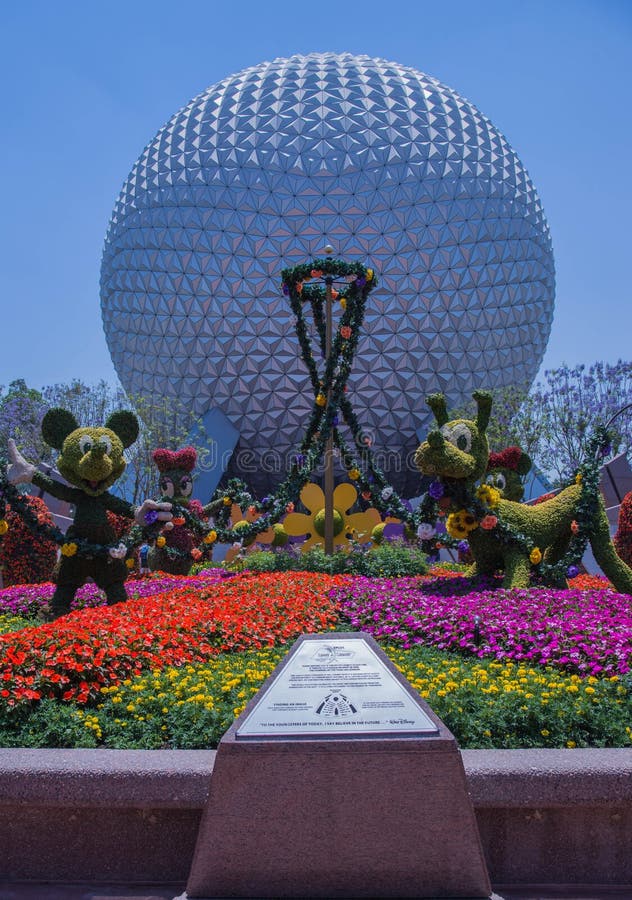 Planetuje ziemię z kwiatami & Disney charakterami - Epcot centrum zdjęcia stock Planetuje ziemię z kwiatami & Disney charakterami - Epcot centrum zdjęcia stock