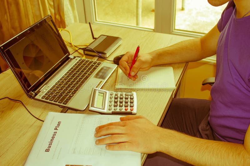 Plano de negócios bem sucedido, ideias Criando um plano de negócios imagem de stock Plano de negócios bem sucedido, ideias Criando um plano de negócios imagem de stock