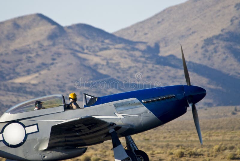 Plano de Warbird da segunda guerra mundial imagem de stock royalty free Plano de Warbird da segunda guerra mundial imagem de stock royalty free
