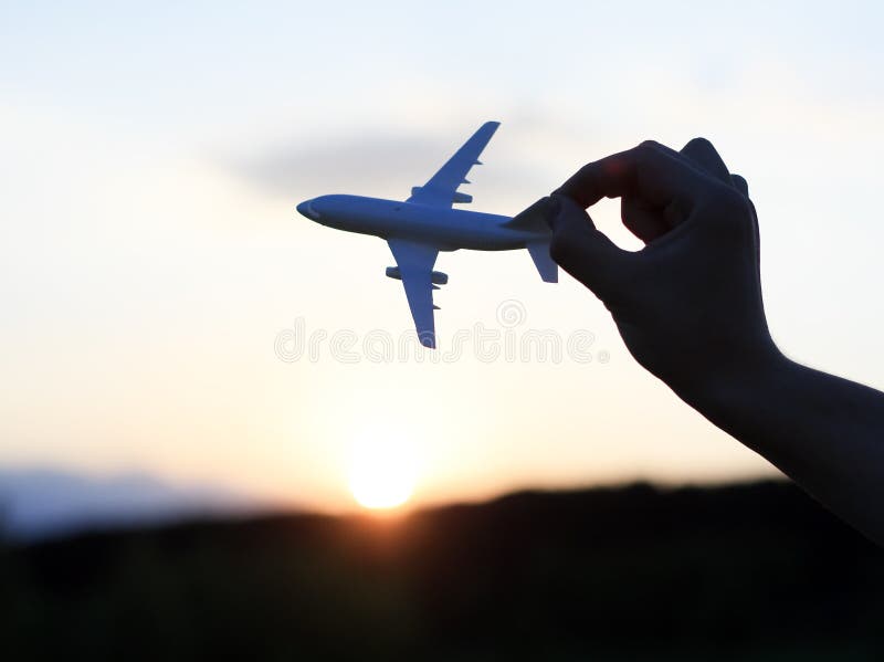 Plano no por do sol foto de stock royalty free Plano no por do sol foto de stock royalty free