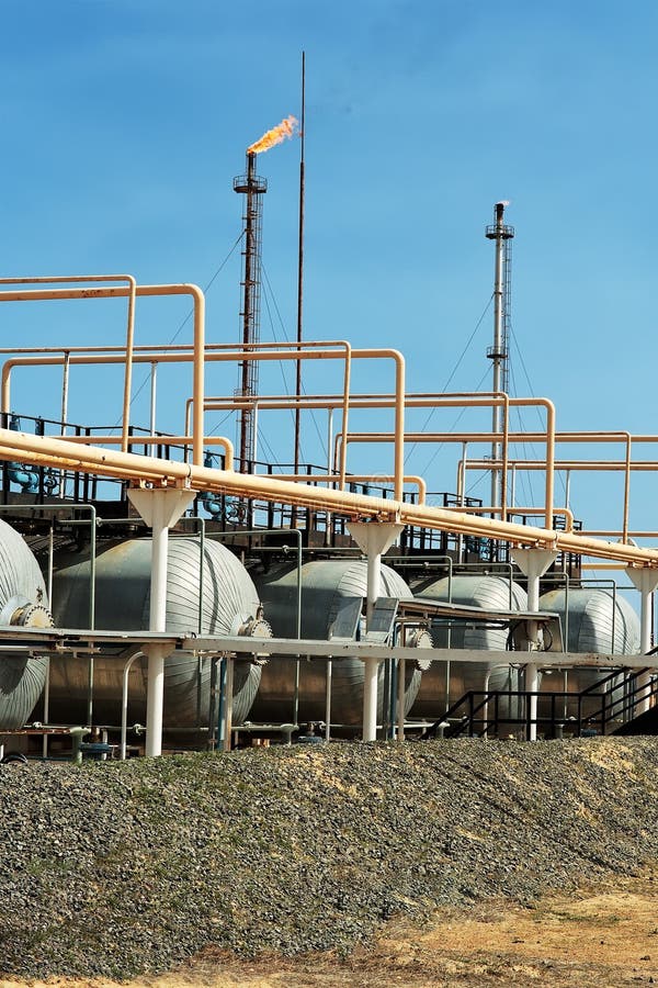 Planta de refinação de petróleo fotografia de stock