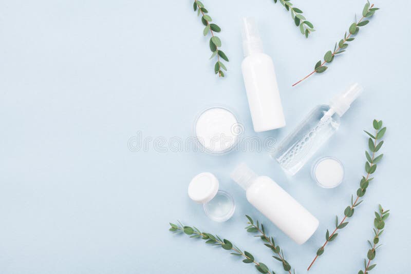Plantilla del cosmético natural para el cuidado de piel y el tratamiento de la belleza con la opinión superior de la hoja verde d fotos de archivo Plantilla del cosmético natural para el cuidado de piel y el tratamiento de la belleza con la opinión superior de la hoja verde d fotos de archivo