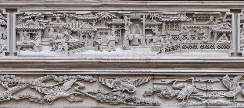 plaque de Basse-soulagement sur la porte de la maison dans Grand Canal, ville antique de Yuehe province dans Jiaxing, Zhejiang, C photo stock plaque de Basse-soulagement sur la porte de la maison dans Grand Canal, ville antique de Yuehe province dans Jiaxing, Zhejiang, C photo stock